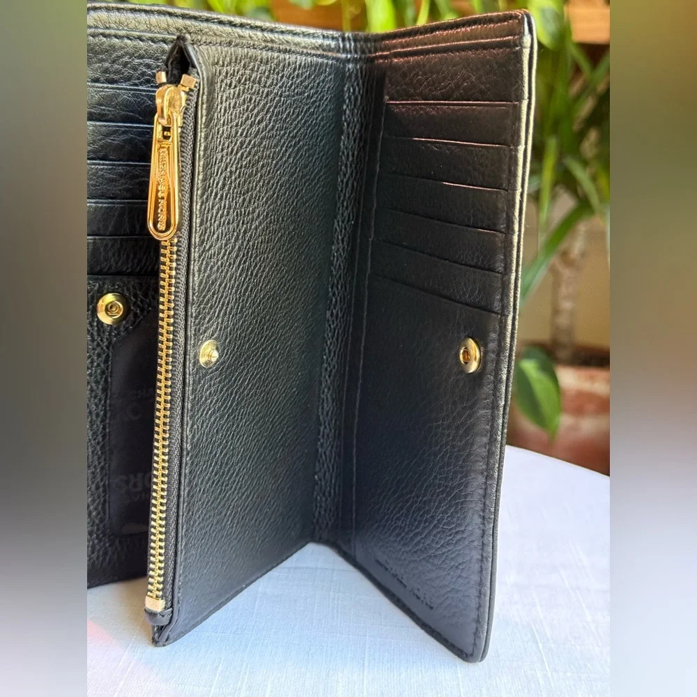 Michael Kors Black Pebbled‎ Leather Credit Card Zipper Pocket Bifold Wallet